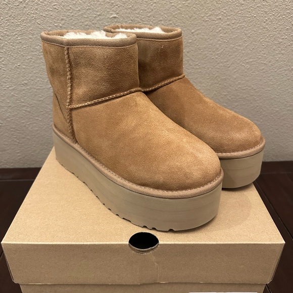 COPY - UGG Classic Mini Platform Boots